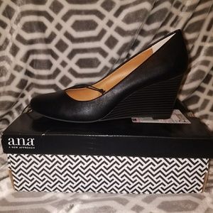 A.n.a Heather Wedge Pumps